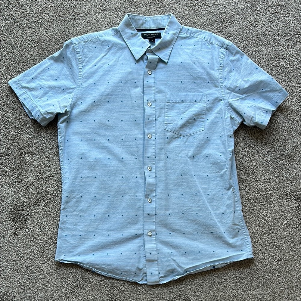 Banana Republic Light Blue Casual Button Down Shirt